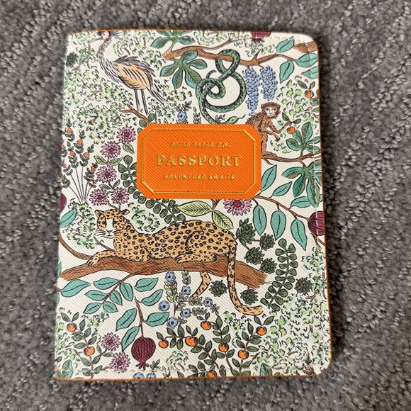 NEW Rifle Paper Co. Safari Passport Holder - Picture 4 of 6
